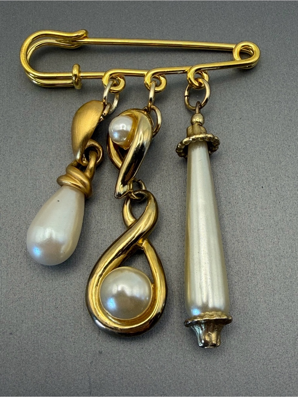 Exquisite Gold Tone Faux Pearl Tear Drop Safety Pin Brooch Wedding
